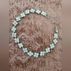 🌟Elegant  Silver Bracelet With Sparkling Princess Cut Crystal Rhinestones🌟